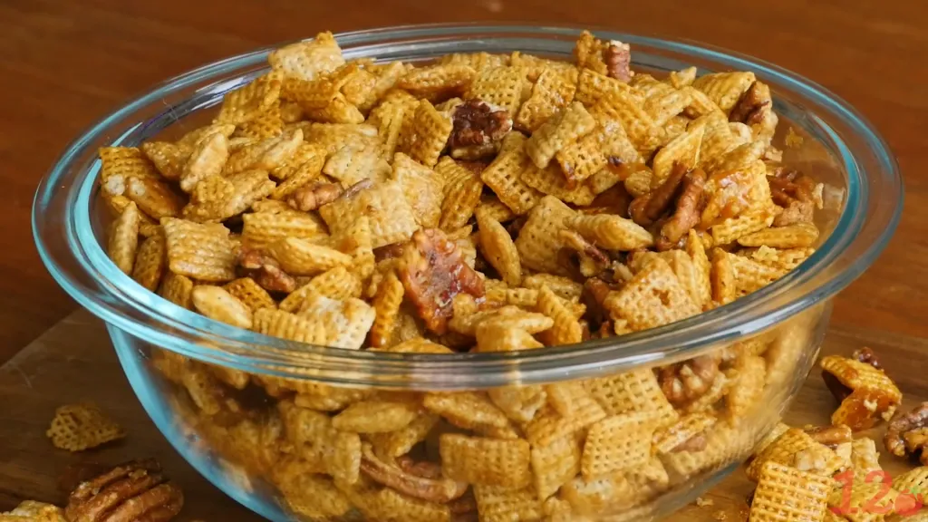 Praline Party Crunch Mix